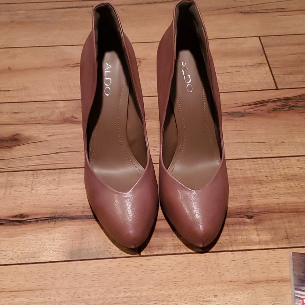 Also shoes in great condition